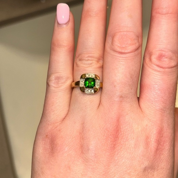 Green peridot and diamond 10kt Gold Ring - Picture 3 of 6